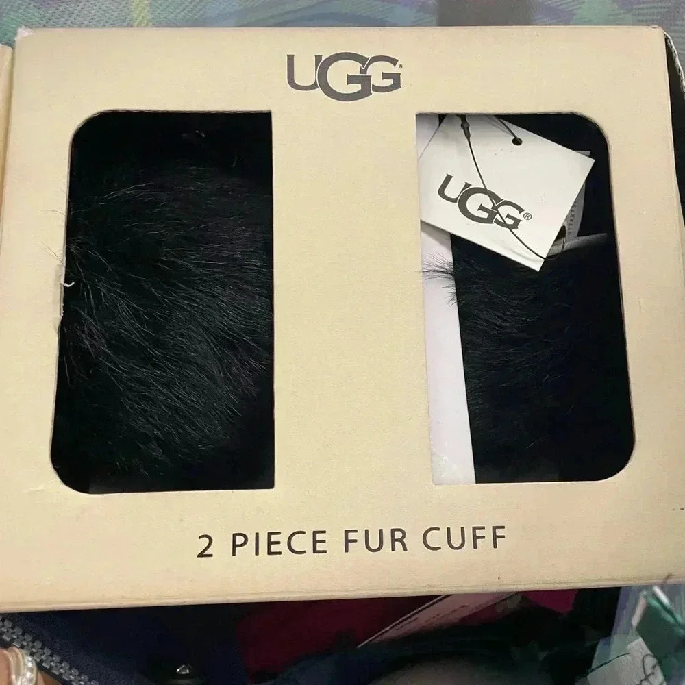 UGG Sheepskin Toscana brasalet cuffs one size tension fit